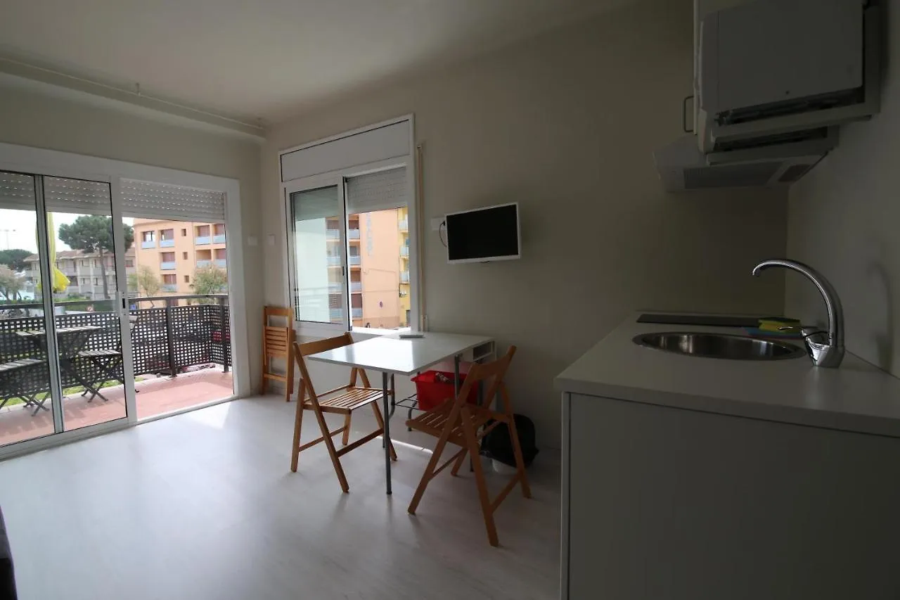 Apartamento Estudis Laura Platja d'Aro  0*,